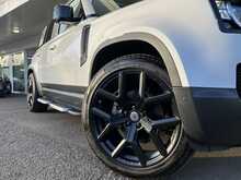 LAND ROVER DEFENDER 110 FINISHED IN FUJI WHITE