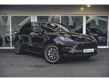 PORSCHE MACAN GTS FINIHSED IN METALLIC BLACK