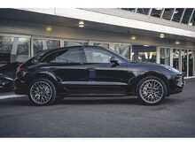 PORSCHE MACAN GTS FINIHSED IN METALLIC BLACK