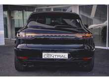 PORSCHE MACAN GTS FINIHSED IN METALLIC BLACK