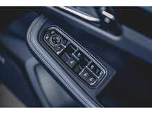 PORSCHE MACAN GTS FINIHSED IN METALLIC BLACK