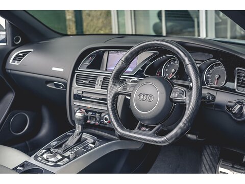 4.2 FSI V8 Cabriolet 2dr Petrol S Tronic quattro Euro 5 (450 ps)