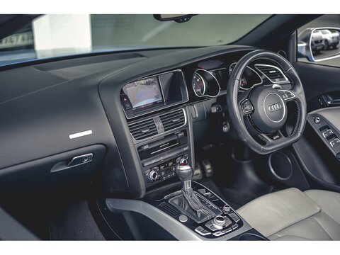 4.2 FSI V8 Cabriolet 2dr Petrol S Tronic quattro Euro 5 (450 ps)
