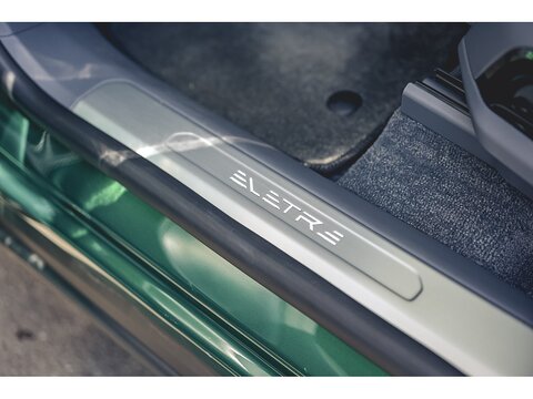 112kWh R SUV 5dr Electric Auto 4WD (Dual Motor) (917 ps)