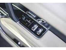 Land Rover Range Rover P550e Autobiography 
