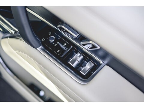 3.0 P550e 38.2kWh Autobiography SUV 5dr Petrol Plug-in Hybrid Auto 4WD Euro 6 (s/s) (550 ps)