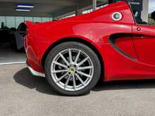 LOTUS ELISE 1.6 IN ARDENT RED