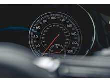 BENTLEY BENTAYGA V8 D FINISHED IN GALCIER WHITE