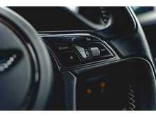 BENTLEY BENTAYGA V8 D FINISHED IN GALCIER WHITE