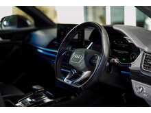 AUDI Q5 Sportback in Mythos Black