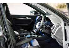 AUDI Q5 Sportback in Mythos Black