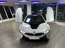 BMW I8 FINISHED IN CRYSTAL WHITE (PEARL)
