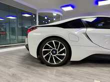 BMW I8 FINISHED IN CRYSTAL WHITE (PEARL)