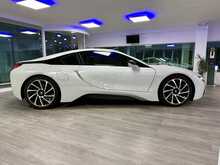 BMW I8 FINISHED IN CRYSTAL WHITE (PEARL)