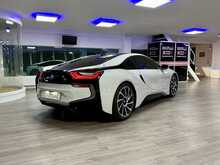 BMW I8 FINISHED IN CRYSTAL WHITE (PEARL)