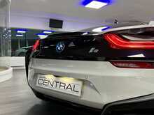 BMW I8 FINISHED IN CRYSTAL WHITE (PEARL)