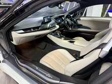 BMW I8 FINISHED IN CRYSTAL WHITE (PEARL)