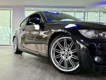 BMW 3 SERIES 320D IN BLACK