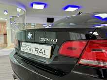 BMW 3 SERIES 320D IN BLACK
