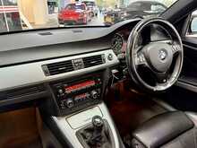 BMW 3 SERIES 320D IN BLACK