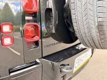 LAND ROVER DEFENDER 90 X-DYNAMIC