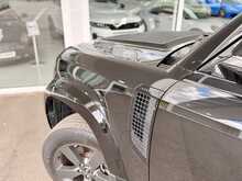 LAND ROVER DEFENDER 90 X-DYNAMIC