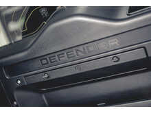 LAND ROVER DEFENDER 90 X-DYNAMIC