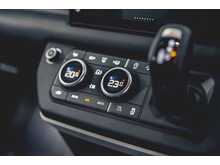 LAND ROVER DEFENDER 90 X-DYNAMIC