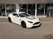 ASTON MARTIN V12 VANTAGE IN PEARLESCENT WHITE