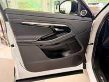 LAND ROVER EVOQUE IN FUJI WHITE