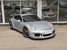 PORSCHE 911 GTS FINISHED IN RHODIUM SILVER