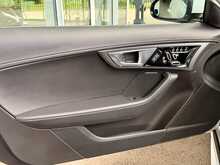JAGUAR F-TYPE V6 BRITISH DESIGN EDITION GLACIER WHITE