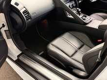 JAGUAR F-TYPE V6 BRITISH DESIGN EDITION GLACIER WHITE