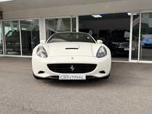 FERRARI CALIFORNIA FINISHED IN BIANCO AVUS
