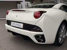 FERRARI CALIFORNIA FINISHED IN BIANCO AVUS