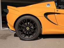 LOTUS ELISE SPORT 220 FINISHED IN SOLAR YELLOW