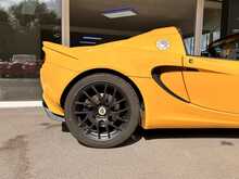 LOTUS ELISE SPORT 220 FINISHED IN SOLAR YELLOW