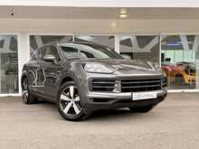 PORSCHE CAYENNE E HYBRID FINISHED IN QUARTZITE GREY