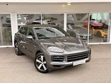 PORSCHE CAYENNE E HYBRID FINISHED IN QUARTZITE GREY