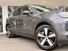 PORSCHE CAYENNE E HYBRID FINISHED IN QUARTZITE GREY