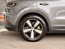 PORSCHE CAYENNE E HYBRID FINISHED IN QUARTZITE GREY