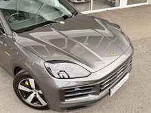 PORSCHE CAYENNE E HYBRID FINISHED IN QUARTZITE GREY