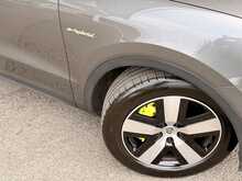 PORSCHE CAYENNE E HYBRID FINISHED IN QUARTZITE GREY