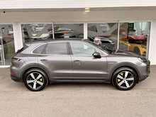 PORSCHE CAYENNE E HYBRID FINISHED IN QUARTZITE GREY