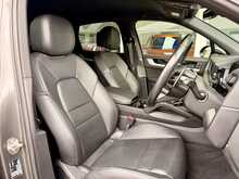 PORSCHE CAYENNE E HYBRID FINISHED IN QUARTZITE GREY