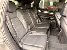 PORSCHE CAYENNE E HYBRID FINISHED IN QUARTZITE GREY