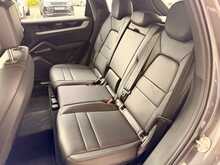 PORSCHE CAYENNE E HYBRID FINISHED IN QUARTZITE GREY