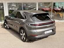 PORSCHE CAYENNE E HYBRID FINISHED IN QUARTZITE GREY