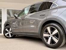 PORSCHE CAYENNE E HYBRID FINISHED IN QUARTZITE GREY