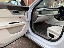 Jaguar XF d Portfolio